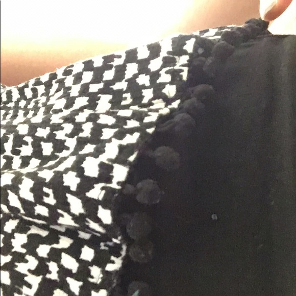 Black and White Crossed Back Tank - Picture 4 of 6